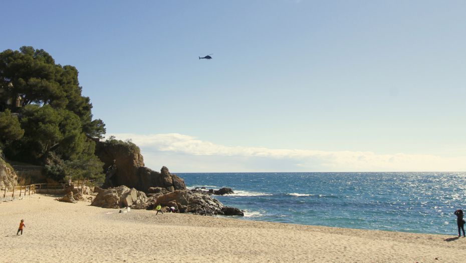 1521472701Helicopter Mossos sobre Cala Bona 1.jpg